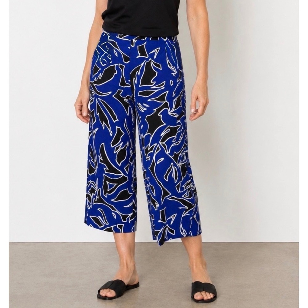 Chico's Travelers Crop Pants Womens M Blue Black Printed Wide Leg Stretch Pullon